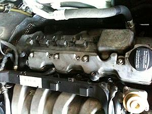 DIY W208 CLK55 AMG Valve Cover Gasket-rightvalvebefore.jpg