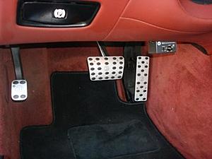 My Customized CLS550 White on Red-interior-pedals-bass-knob.jpg