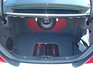 My Customized CLS550 White on Red-sub-amp-rack.jpg