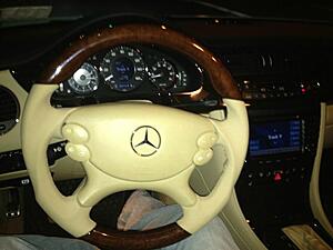 CLS SPORT STEERING WHEEL WITH DARK WOOD-yabcf.jpg