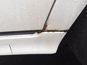 Should I be worried? '99 C280 and small rust spots-9v37hd8l.jpg