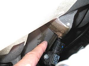 What is this leaking?-oil-leak-img_0256.jpg