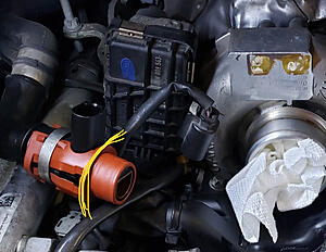 Red seal on PCV breather hose-photo14.jpg