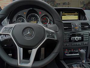 2012 E550C Lunar Blue 12.26.11-e550c-interior-wheel-dash-.jpg