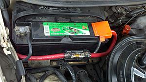 82 300D Stereo Installation-inline-fuse-battery.jpg