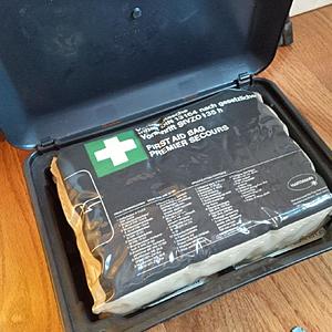FS: W123 Euro Warning Triangle / Mounting Bracket / Unopened First Aid Kit + Box-img_20140517_183652_zps590644ca.jpg