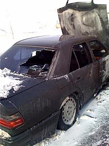 W124 Mercedes burnt in Calgary-burntcar3.jpg