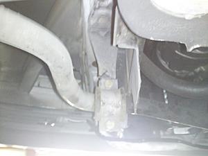 broken sway bar bracket-photo0059.jpg