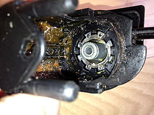1987 300E Tumbler removal from plastic housing-cylinder2.jpg