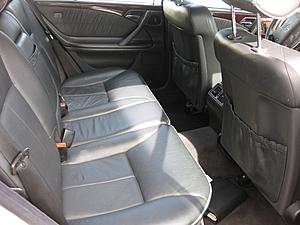 white/blk 2002 E320 wagon 4Matic-e320w-int-2nd-row.jpg