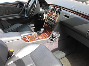 white/blk 2002 E320 wagon 4Matic-e320w-int-front.jpg
