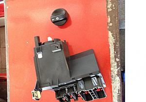 W210 low beams continuously keeps turned on-1.jpg