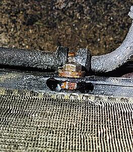 replacing radiator, can't remove tranny coolant line bolt-rad2.jpg