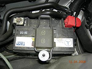 06 E350 auxiliary battery location-e500-aux-bat.jpg
