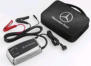 Anyone keep a jump-starting device in their garage?-mercedes-battery-charger-ctek.jpg