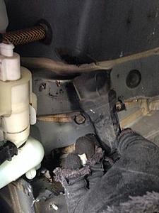 rain water drain tube located under aux battery in 2003 E500-image-3710554381.jpg