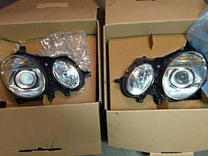 OEM halogen w211 facelift headlamps pair-image-3153322582.jpg