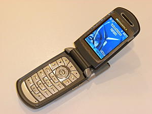 FS: MB V-710 Phone, Cradle &amp; Home Charger-dscn3063.jpg