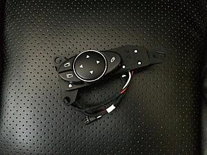 how to move the mirrors-c05cf8a5-009f-4d09-9431-89ef2578c849.jpg