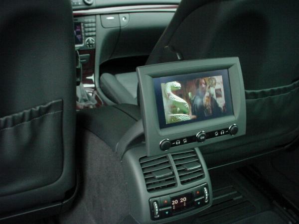44677d1106353426-rear-headrest-monitors-211fonddisplay-7-.jpg
