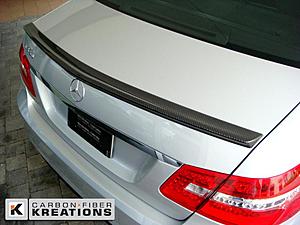 W212 CARBON FIBRE TRUNK SPOILERS-white_rear.jpg