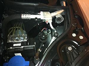 Under the hood of E350 - is this normal??-photo1.jpg