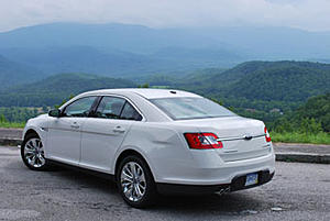 Did the tail lights grow on you?-2010_ford_taurus_live_rr.jpg