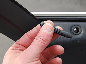 W212 Door Pins-remove-front-pin.jpg