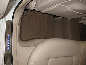 Rear one piece floor matt for E350 sedan-img_0004.jpg