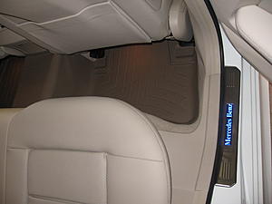 Rear one piece floor matt for E350 sedan-img_0005.jpg