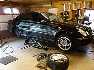 Getting jackstands under W212-dsc03563_resize.jpg