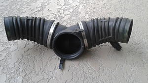 2004 E55 Stock y-pipe inlet 5 shipped-20151127_121729.jpg