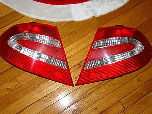 FS:W209 04 CLK TAIL LIGHTS + BULBS-dsc00398.jpg