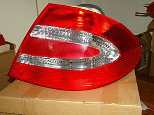 FS:W209 04 CLK TAIL LIGHTS + BULBS-dsc00400-1.jpg