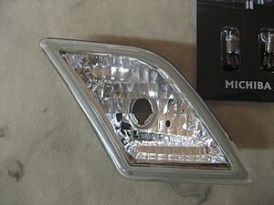 2008 W204 clear corners with chrome bulbs-img_1441.jpg