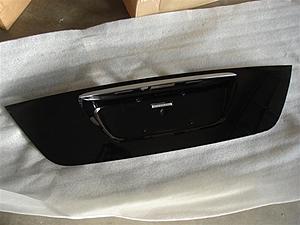 FS: OEM w211 E55 Black Trunk Lower Finisher Insert Panel-dsc05457.jpg