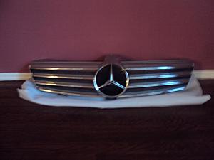 OEM W219 CLS 4-FIN GRILL-dsc07641.jpg