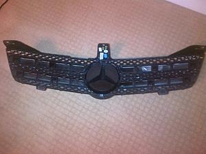 FS: OEM W219 2009 CLS63 BLACK MESH GRILLE-img-20121116-00139.jpg