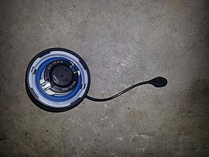 FS: W203 Parts (from a 2004 C230K)-fuel-cap-2.jpg