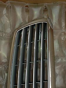 OEM W211 E500 (NON-SPORT) GRILLE FOR SALE-img_1784.jpg