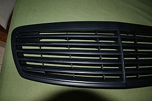 FS: front grill 03-09 w211 E class-dsc00609.jpg