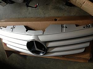FS: R230 grill with emblem-photo_2-1-.jpg
