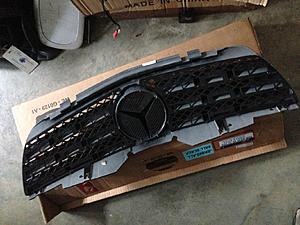 FS: R230 grill with emblem-photo_4.jpg