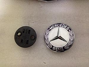 W204 Sport grill and flat hood emblem-photo-2-1-.jpg
