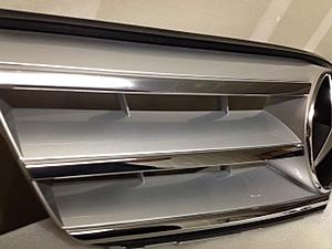 W204 Sport grill and flat hood emblem-photo-2.jpg
