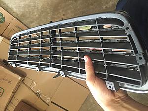 W203 OEM Grill - Make an Offer-img_2774.jpg