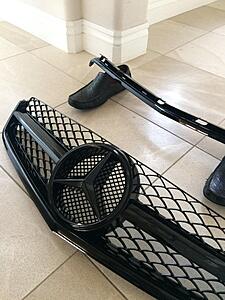 W204 C63 Gloss Black Grille - Brand New-yilpyyb.jpg