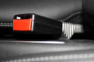 Seat belt rattle-img_3084.jpg