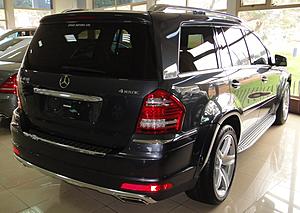 I like this set up!!!-2011-gl450-amg-flares-wheels-pic-1.jpg