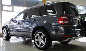 I like this set up!!!-2011-gl450-amg-flares-wheels-pic-3.jpg